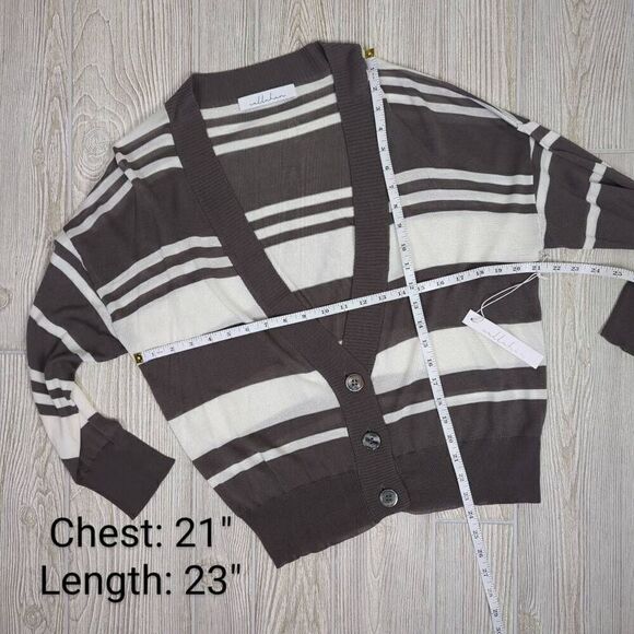 Brand New Callahan Women’s Medium Gray White  Striped Buttoned Cardigan Sweater - Picture 5 of 5